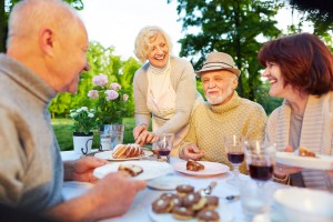 Beneficios socializar en tercera edad - Geriatel